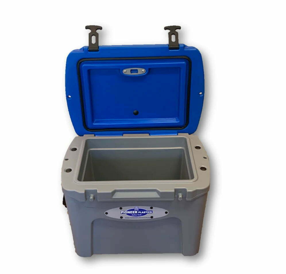 50L Pioneer Plastics Cooler Box - Image 3