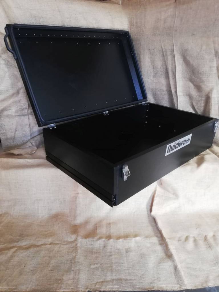 Cargo box by Quickpitch